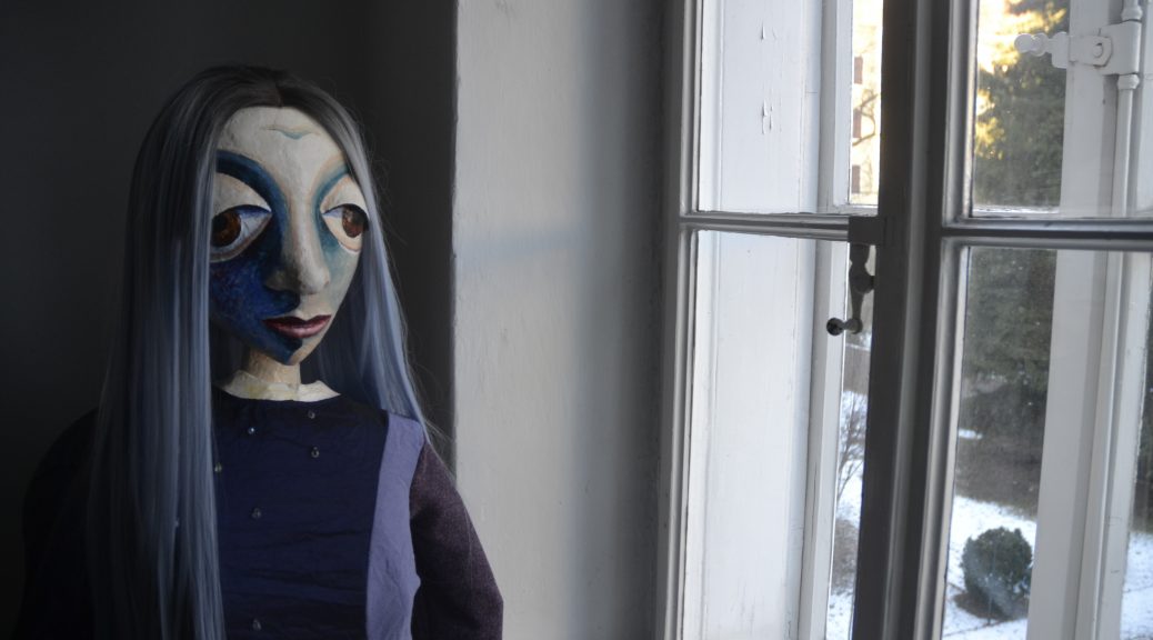 theaterpuppe-im-winter